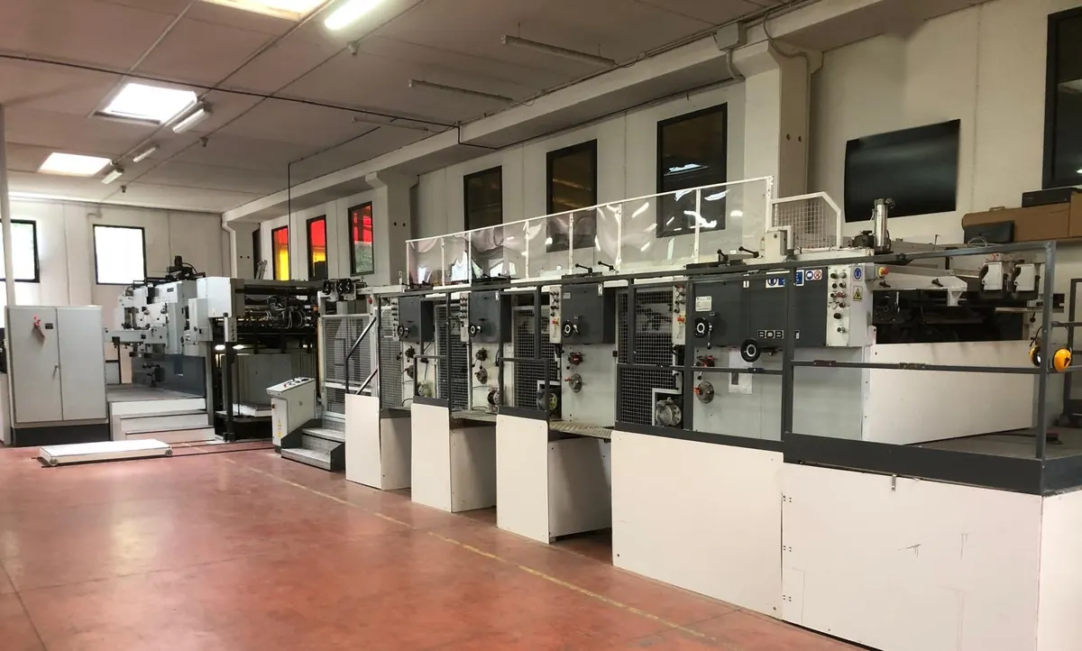 Linea di produzione delle scatole automontanti dello Scatolificio Tomas